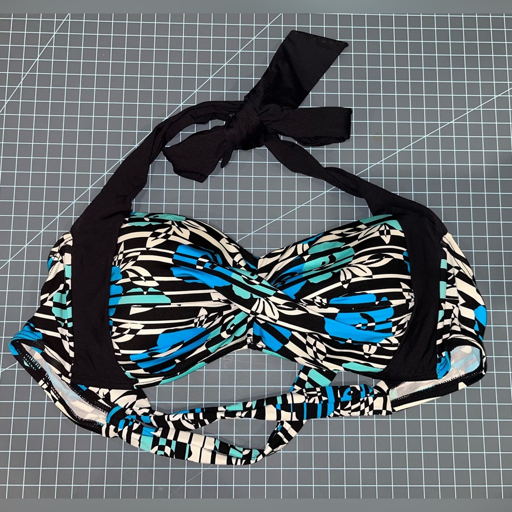 Apt. 9 Medium blue and white floral halter swimsuit top